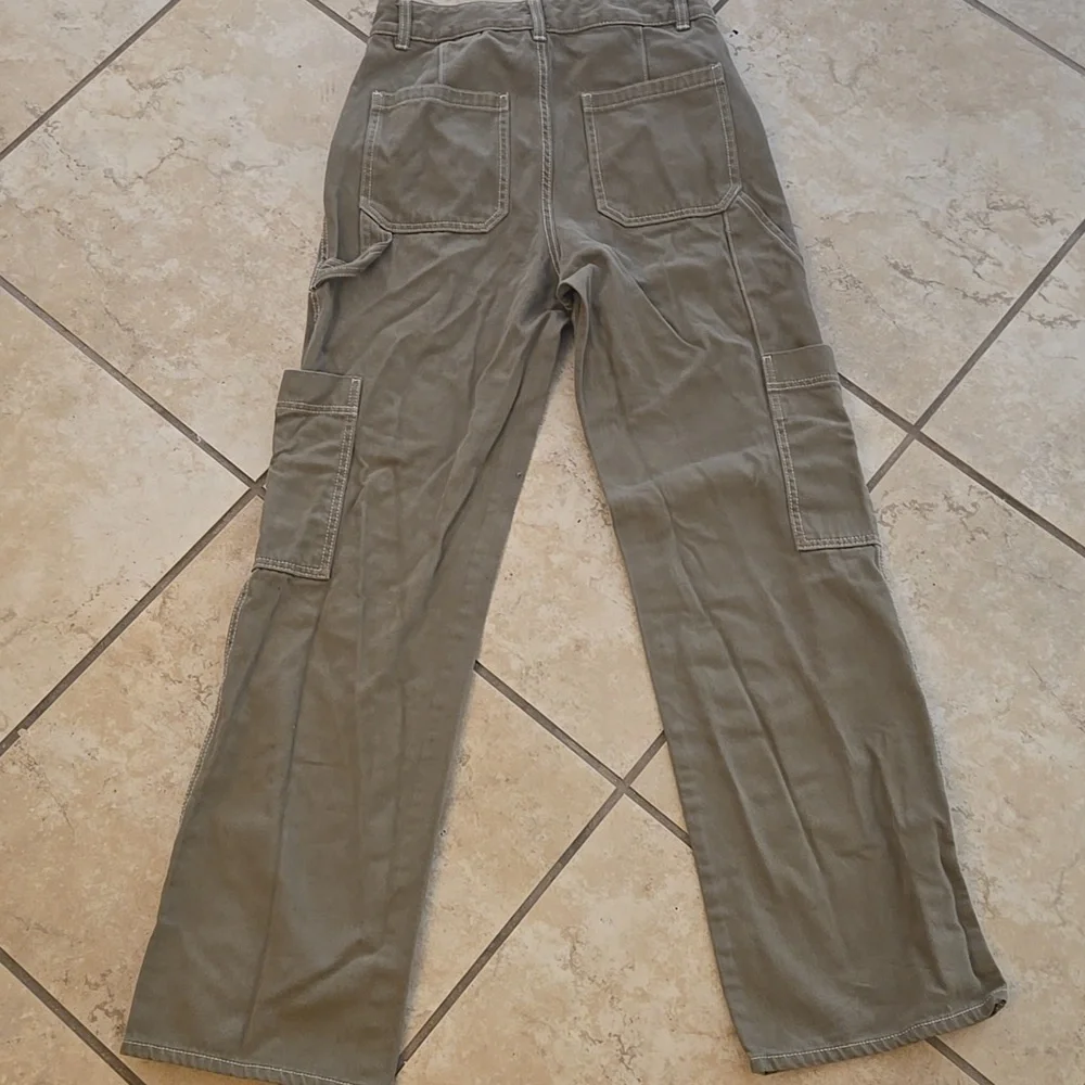 H&M Women's Khaki Cargo Pants